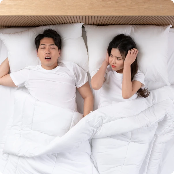 코골이 때문에 잠을 설치는 부부
